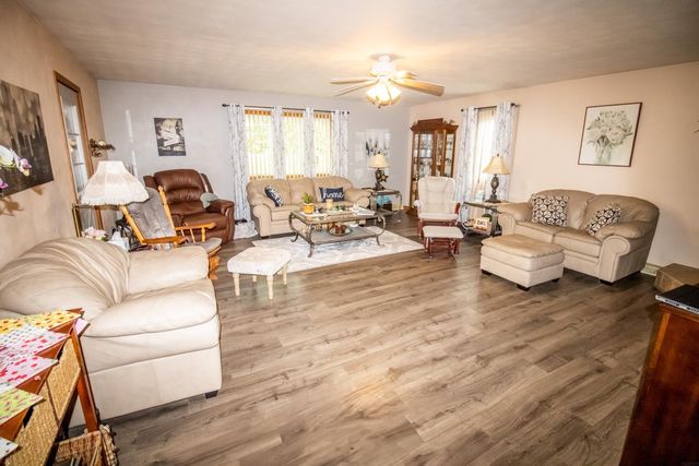 11621 Kimball Avenue, Waterloo, IA 50701