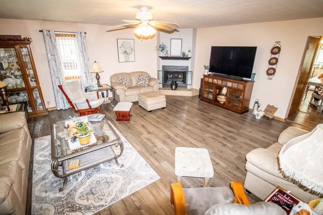 11621 Kimball Avenue, Waterloo, IA 50701