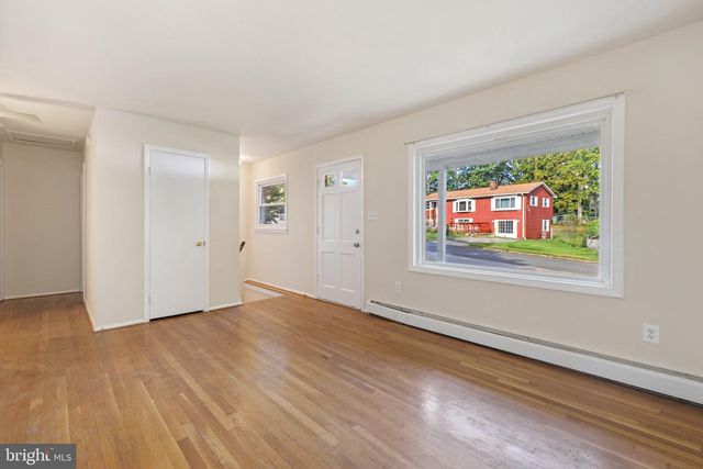 14309 FAIRMONT CT, Woodbridge, VA 22193