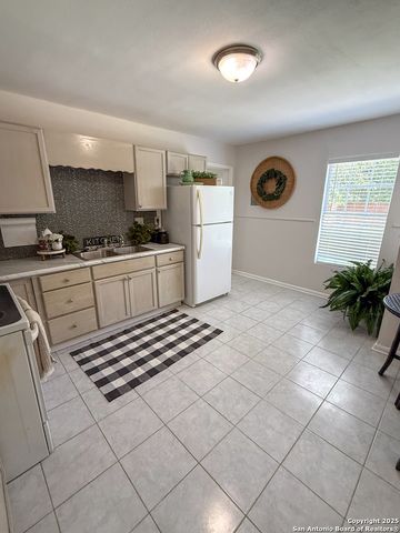 1249 W HERMOSA DR, San Antonio, TX 78201