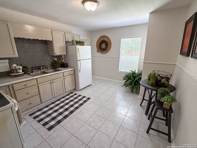 1249 W HERMOSA DR, San Antonio, TX 78201