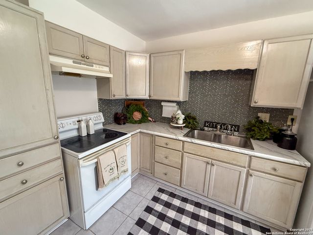 1249 W HERMOSA DR, San Antonio, TX 78201