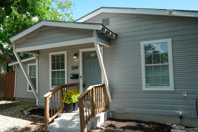 1249 W HERMOSA DR, San Antonio, TX 78201