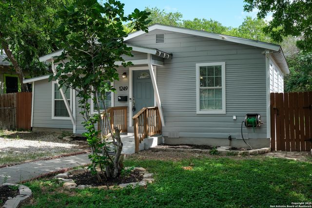 1249 W HERMOSA DR, San Antonio, TX 78201