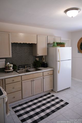 1249 W HERMOSA DR, San Antonio, TX 78201