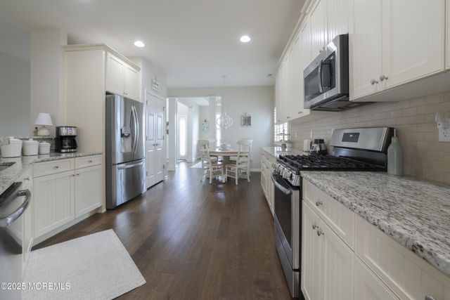 31 Garden Path, Barnegat, NJ 08005