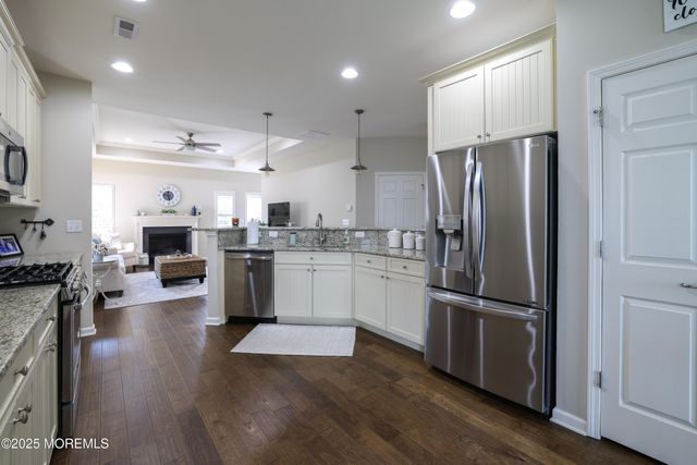 31 Garden Path, Barnegat, NJ 08005