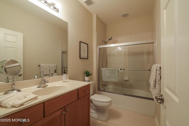 31 Garden Path, Barnegat, NJ 08005