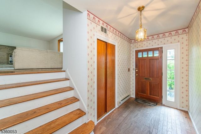 23 Wychwood Rd, Livingston Twp., NJ 07039