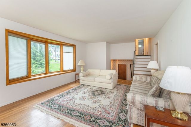 23 Wychwood Rd, Livingston Twp., NJ 07039