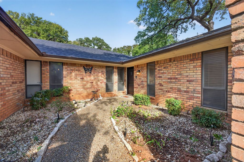 2304 Belfry Court, Arlington, TX 76011 — photo 4