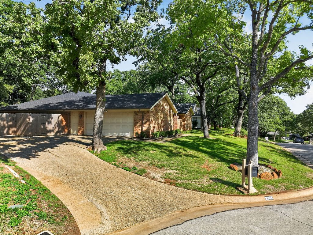 2304 Belfry Court, Arlington, TX 76011 — photo 5