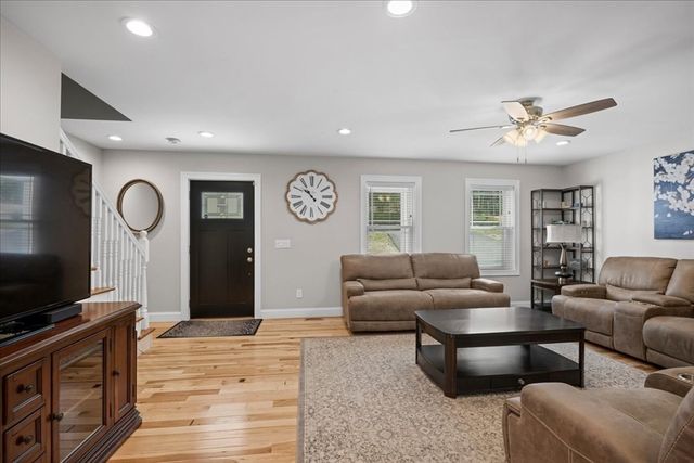 141 Thompson St, Palmer, MA 01069