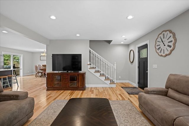 141 Thompson St, Palmer, MA 01069