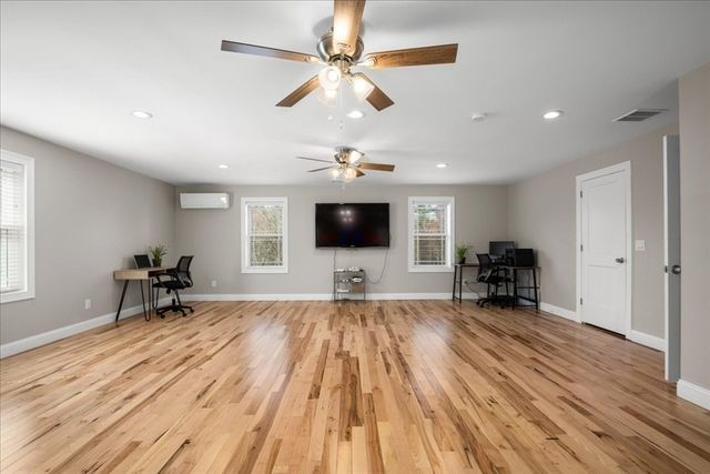 141 Thompson St, Palmer, MA 01069
