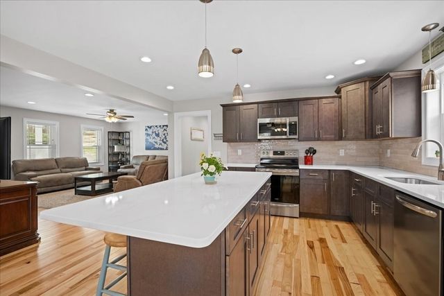 141 Thompson St, Palmer, MA 01069