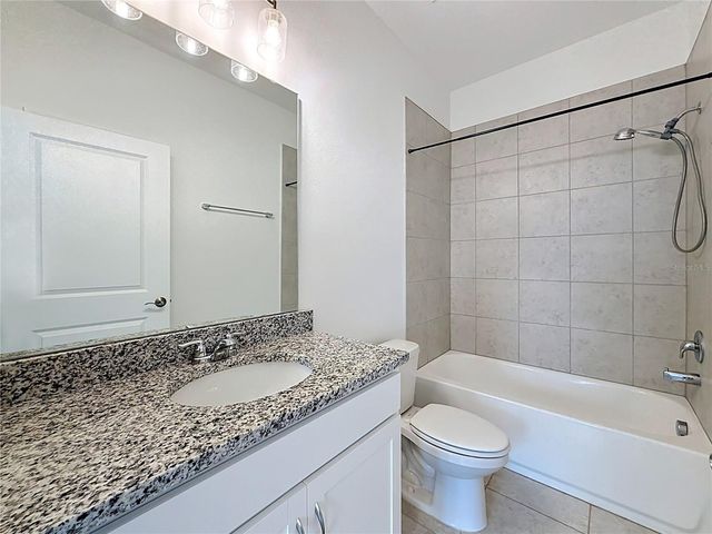 418 QUAYSIDE AVENUE, Mascotte, FL 34753