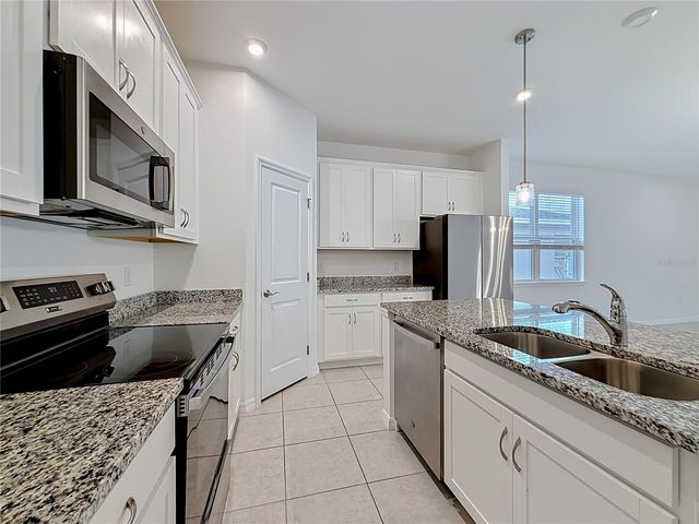 418 QUAYSIDE AVENUE, Mascotte, FL 34753
