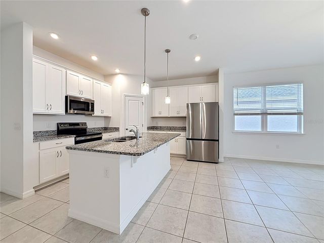 418 QUAYSIDE AVENUE, Mascotte, FL 34753