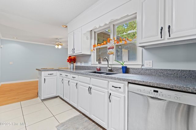 580 Boundaryline Drive, Calabash, NC 28467