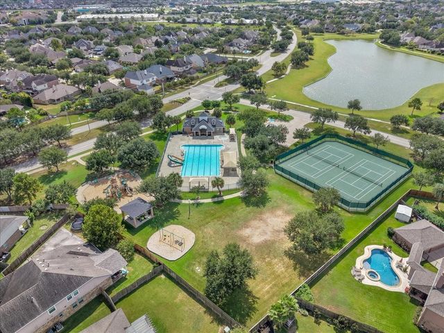 513 Ivory Stone Lane, League City, TX 77573