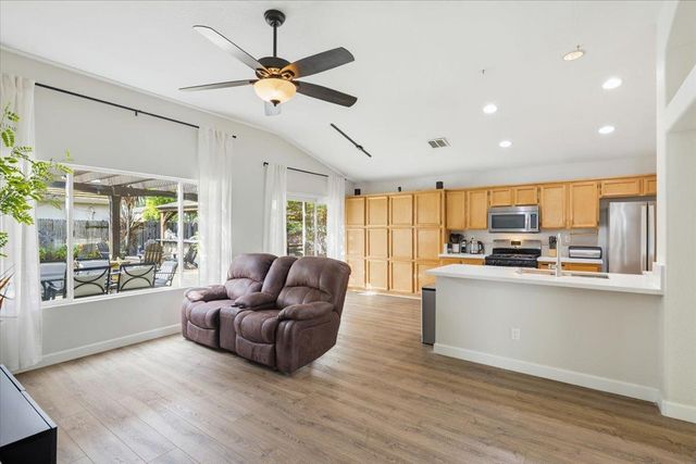 10044 Oglethorpe Way, Elk Grove, CA 95624