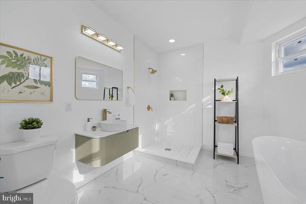 1021 S 60TH ST, Philadelphia, PA 19143