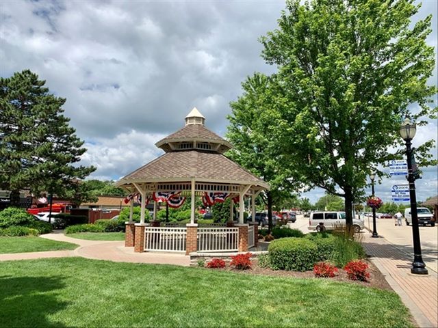 650 Glenbrook Road, Crystal Lake, IL 60012