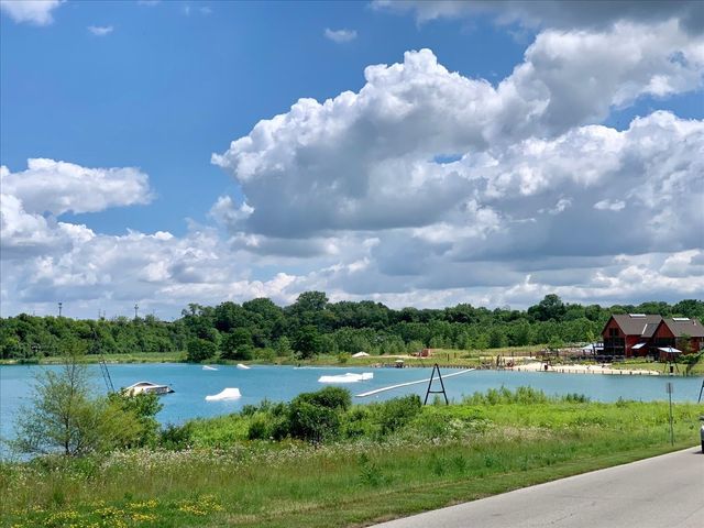 650 Glenbrook Road, Crystal Lake, IL 60012