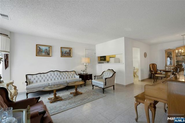 32 Cedar Street, Jersey City, NJ 07305