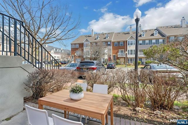 32 Cedar Street, Jersey City, NJ 07305