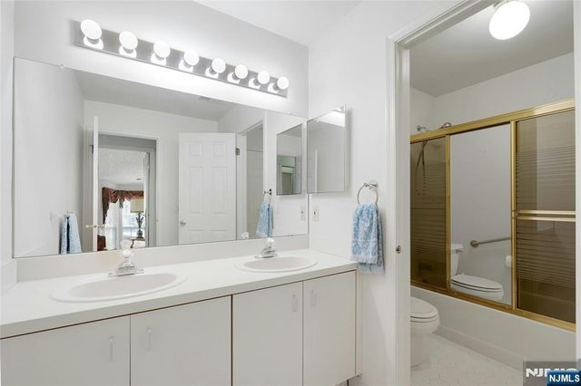 32 Cedar Street, Jersey City, NJ 07305