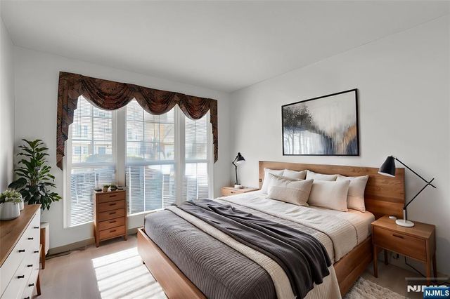 32 Cedar Street, Jersey City, NJ 07305