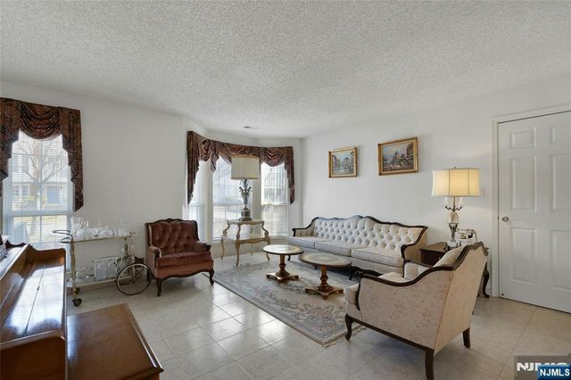 32 Cedar Street, Jersey City, NJ 07305