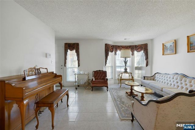 32 Cedar Street, Jersey City, NJ 07305