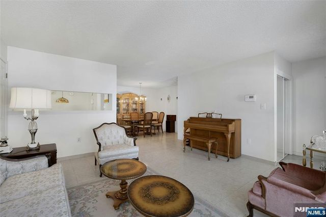 32 Cedar Street, Jersey City, NJ 07305