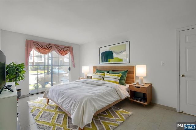 32 Cedar Street, Jersey City, NJ 07305