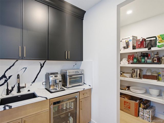 1748 Banbury Street, Birmingham, MI 48009