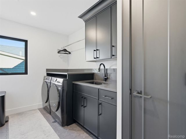 1748 Banbury Street, Birmingham, MI 48009