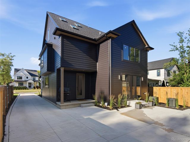 1748 Banbury Street, Birmingham, MI 48009