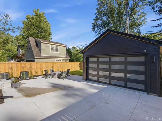 1748 Banbury Street, Birmingham, MI 48009