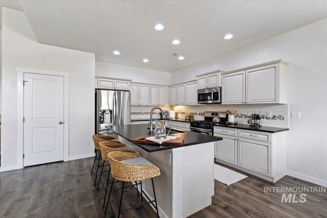 1496 E Strauss, Meridian, ID 83646