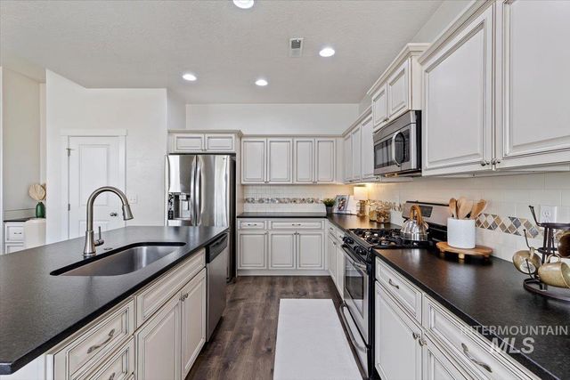 1496 E Strauss, Meridian, ID 83646
