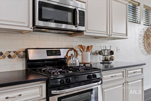 1496 E Strauss, Meridian, ID 83646