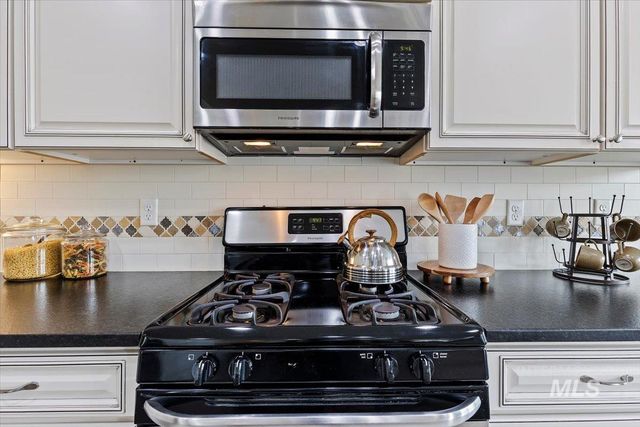 1496 E Strauss, Meridian, ID 83646