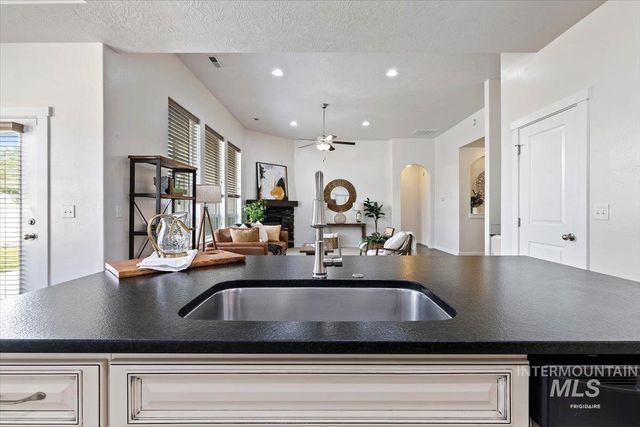1496 E Strauss, Meridian, ID 83646