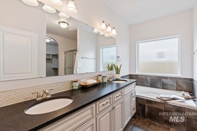 1496 E Strauss, Meridian, ID 83646
