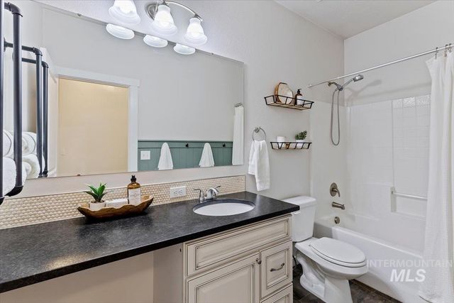 1496 E Strauss, Meridian, ID 83646