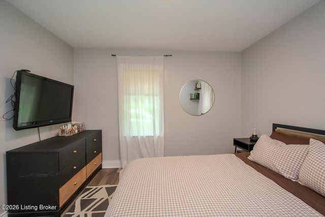 4941 Graston Ave, Louisville, KY 40216