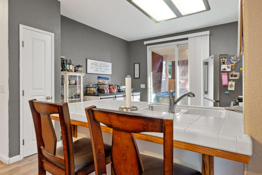 Image 11 of property listing at 1963 W Merritt Street, Hanford, CA 93230